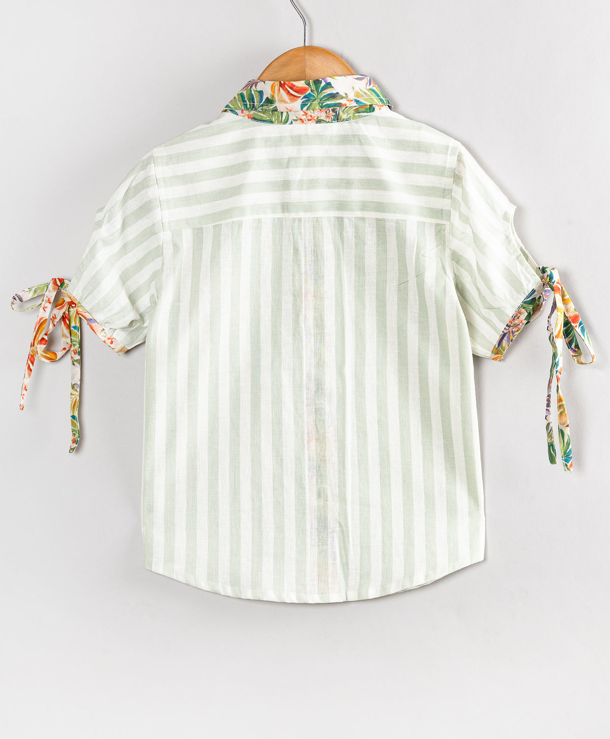 GREEN STRIPE PRINT TOP WITH TROPICAL COLLARS