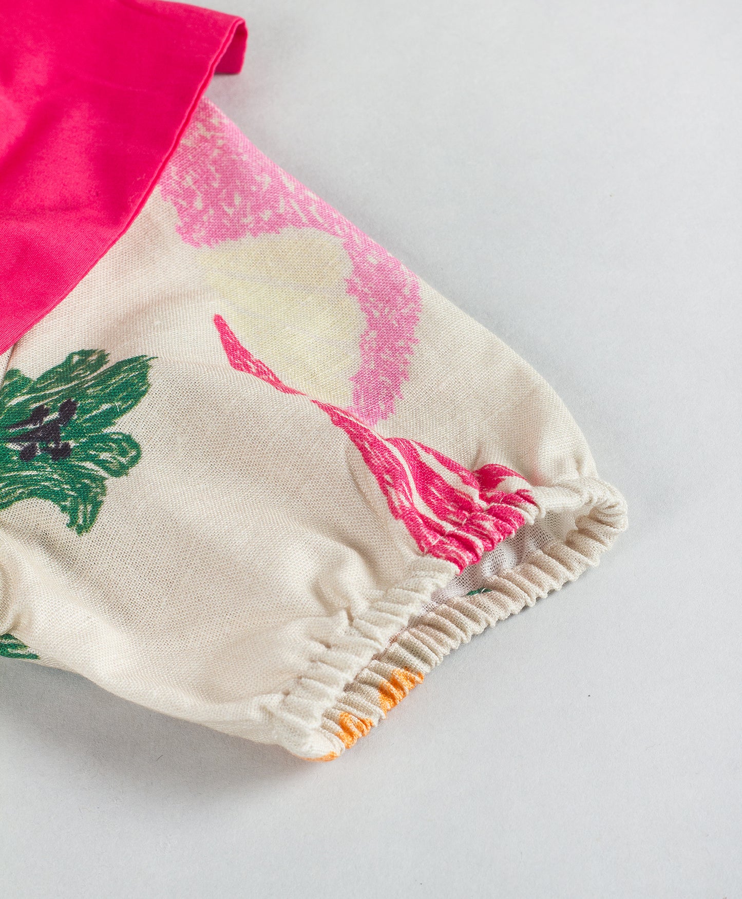 WHITE FLORAL TOP WITH FUCHSIA NECK TIE UP BOW