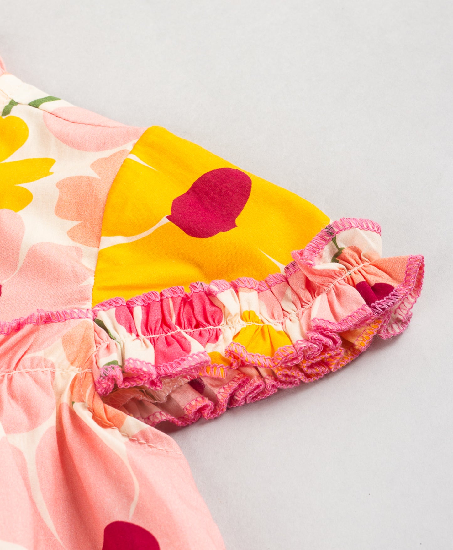 FLORAL PRINT TOP WITH PLEATS AT NECK