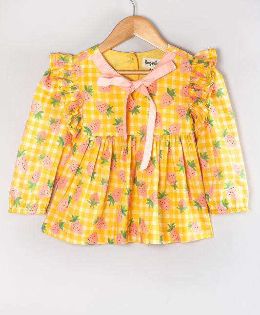 STRAWBERRY ON YELLOW CHECK PRINT TOP