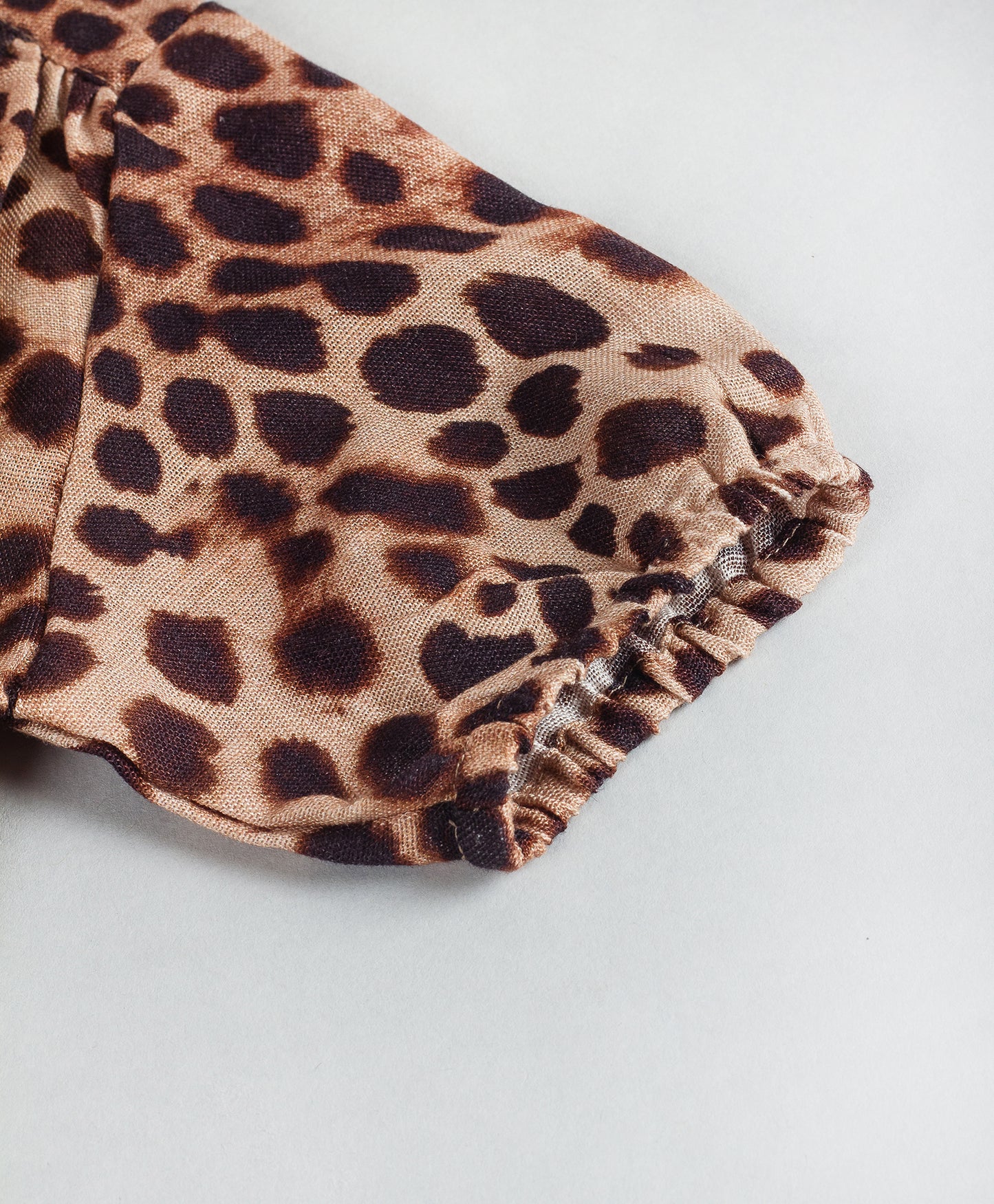 ANIMAL PRINT TOP WITH SOLID NECK TIE UP