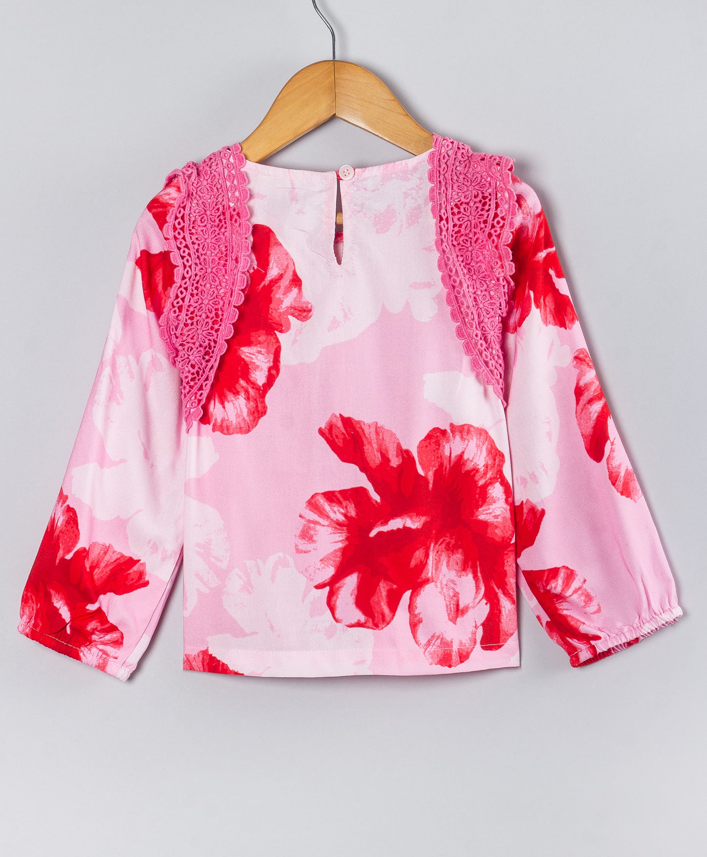 BIG FLOWER PRINT TOP WITH BRIAD LACE ALONG ARMHOLE
