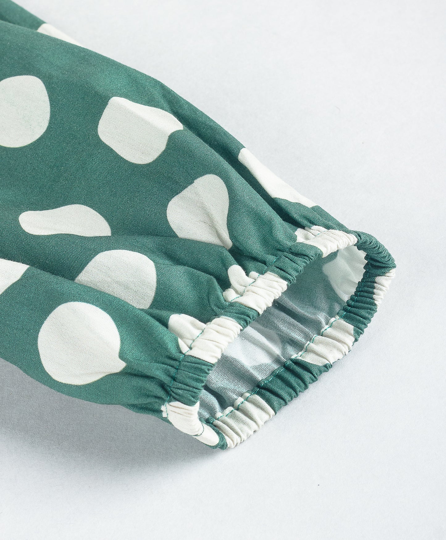 GREEN DOT PRINT CHRISTMAS TOP