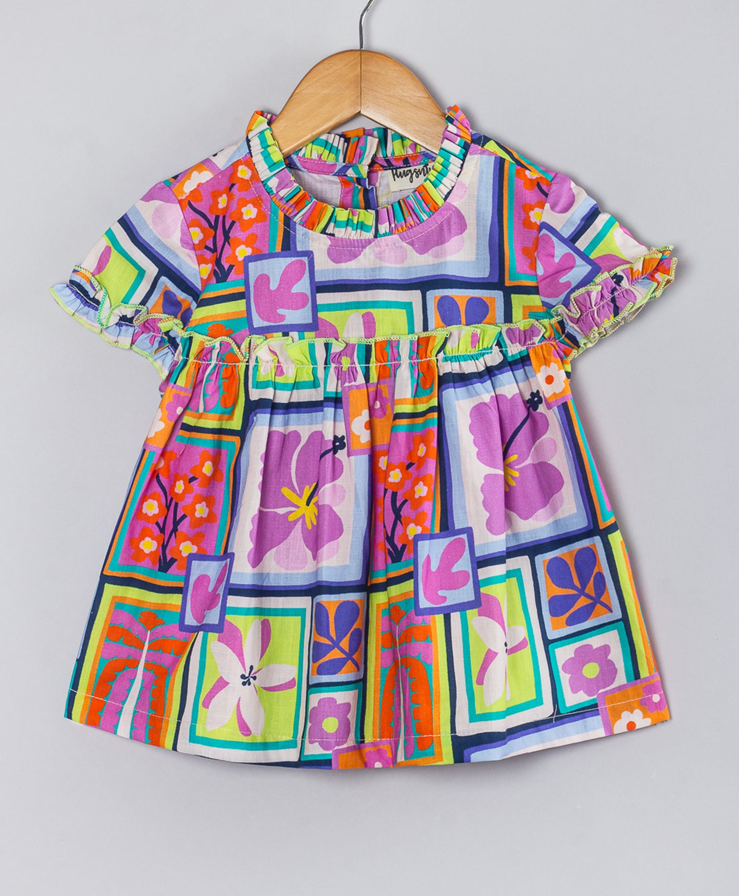 TILE PRINT TOP WITH SMALL PLEATS AT NECK