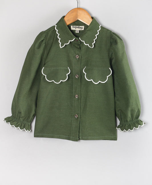 SOLID GREEN TOP WITH SCALLOPING AT COLLAR AND POCKET FLAPS