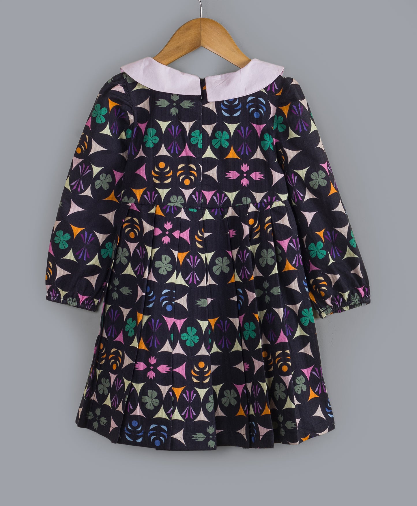 Kaleidoscope print full sleeves dress with contrast collars