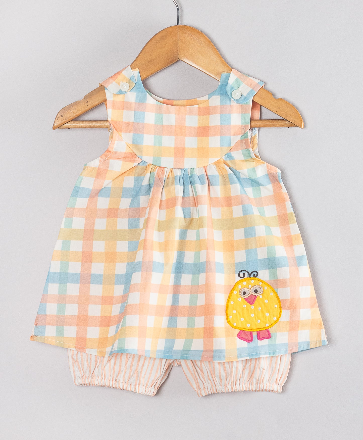 MULTI CHECK PRINT INFANT SHORTS SET WITH CHICKEN EMB. PATCH