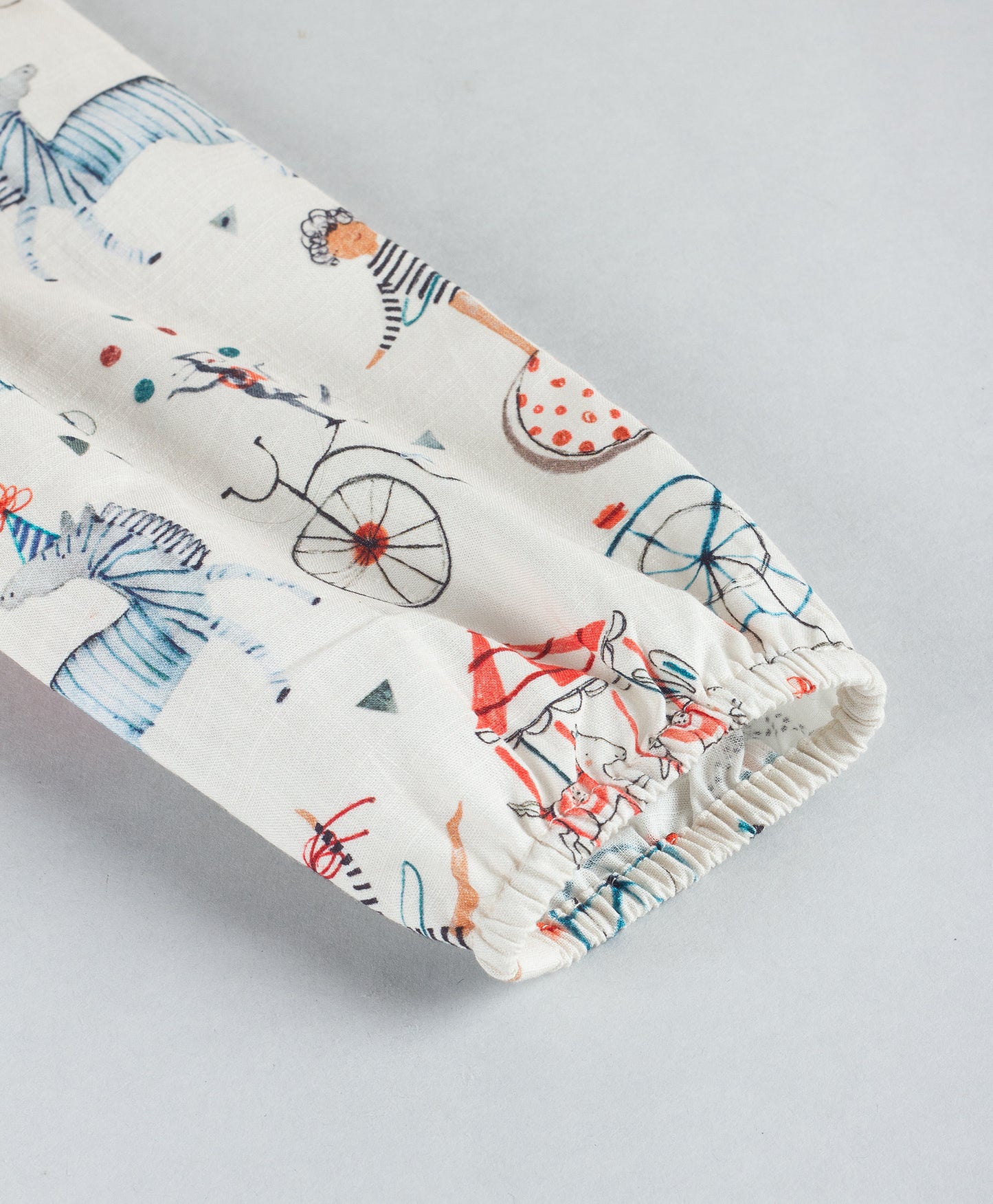 CIRCUS PRINT DRESS WITH PLEATS