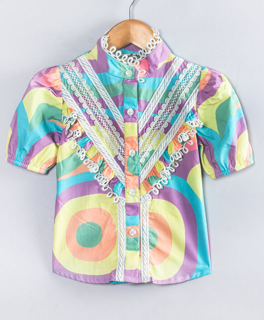 COLORFUL PRINTED TOP WITH LACE DETAILING