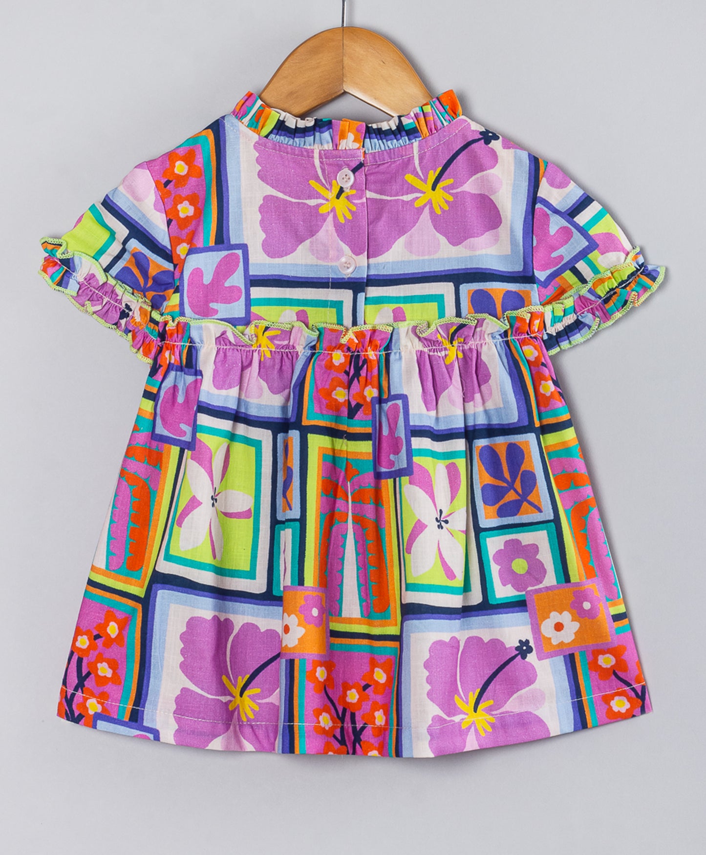 TILE PRINT TOP WITH SMALL PLEATS AT NECK