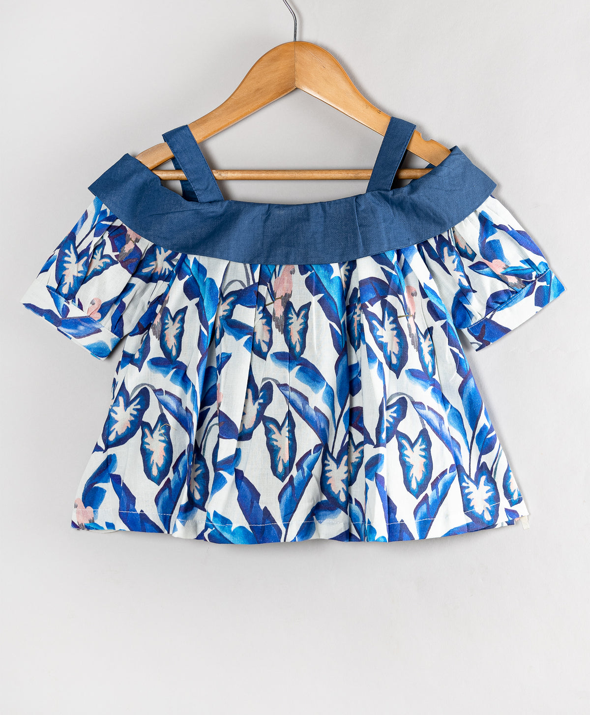 LEAF PRINT TOP WITH SHOULDER STRAPS