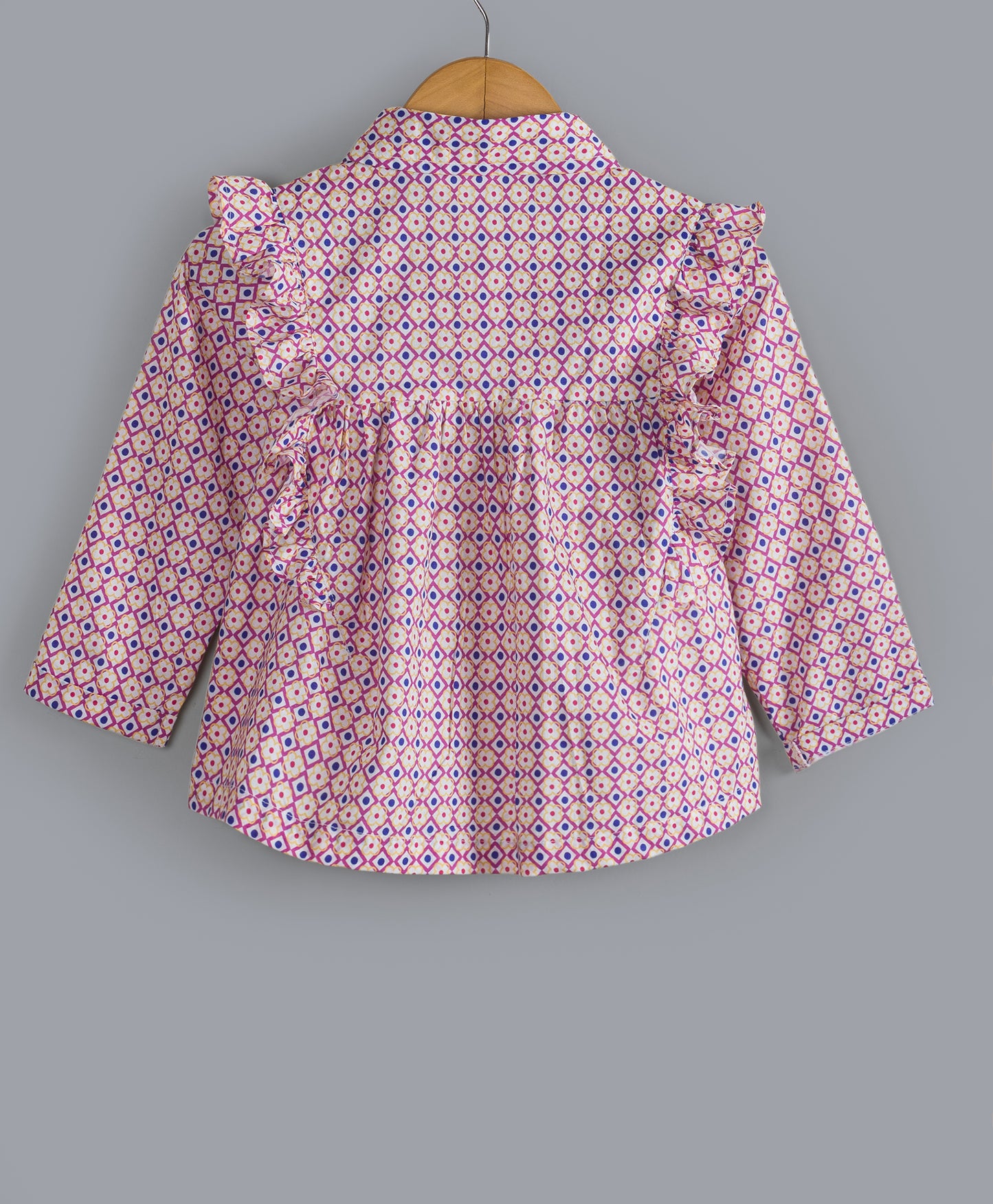 GEOMETRIC PRINT TOP WITH FRILLS ON THE FRONT SIDE
