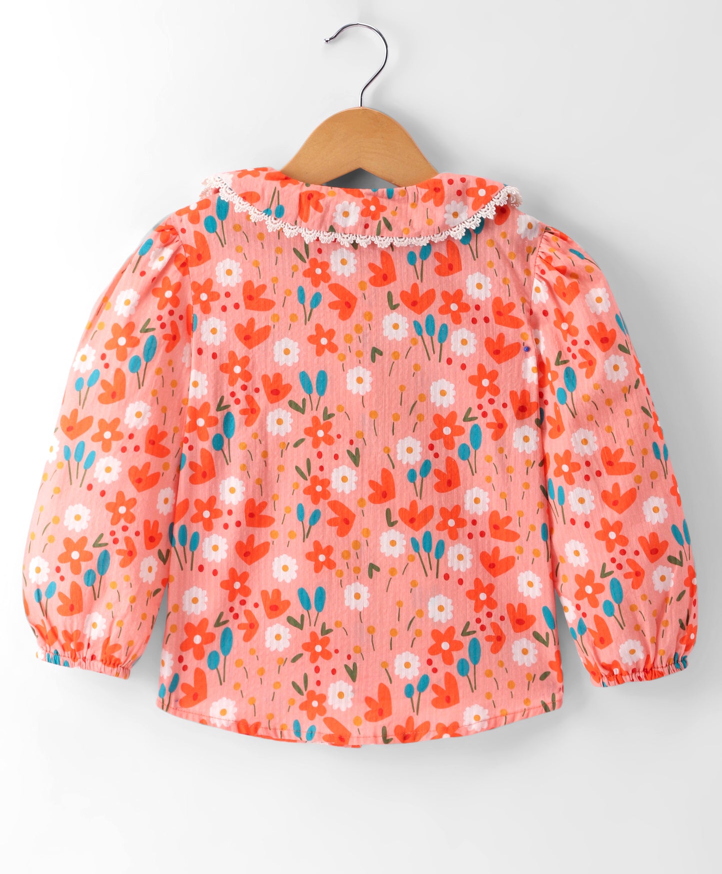 PEACH FLORAL PRINT TOP WITH CONTRAST LACE AT COLLARS AND CF PLACKET