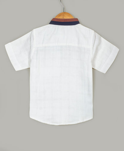 White slub cotton shirt with contrast collars and pocket detailing