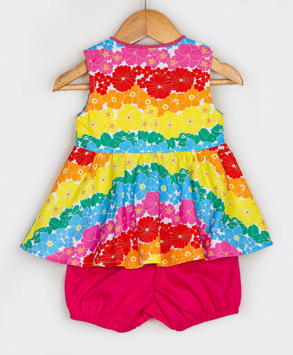 Colorful print infant set with dark pink shorts